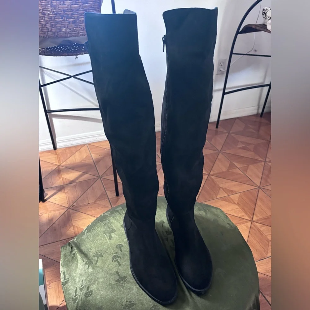 Simply Vera by Vera Wang Black Over-the-Knee Suede-Look Leather Boots size 8